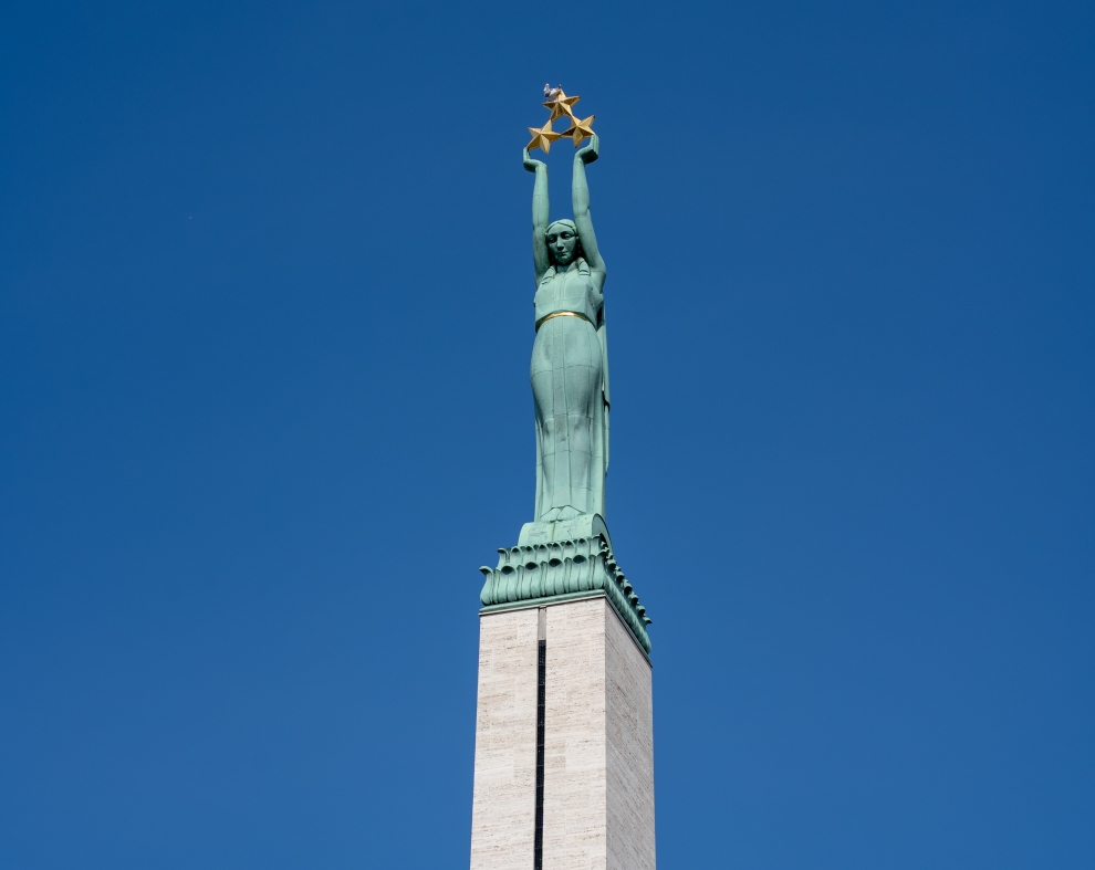 Latvijas svētku dekori, tradīcijas un ēdieni