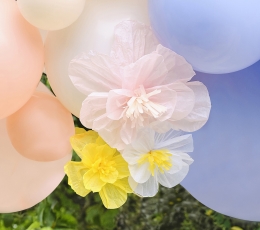 Balonu vītne-arka "Dari pats", pavasaris ar papīra ziediem 1