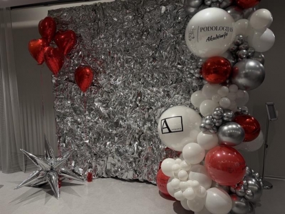Folijas foto siena ar balonu dekoru + NOMAS rāmis (2,2 x 2,2m)