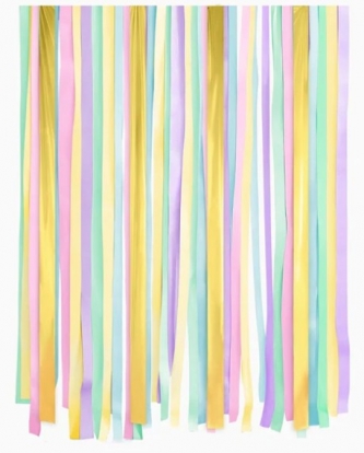 Sienas dekors no kreppapīra, pasteļtoņos