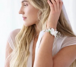 Ziedu vainags-aproce, balts 3