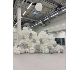 Инсталляция из воздушных шаров "Белое облако"