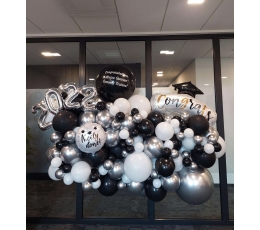 Инсталляция из воздушных шаров "Congrats"
