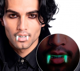 Клыки вампира, светящиеся в темноте 1